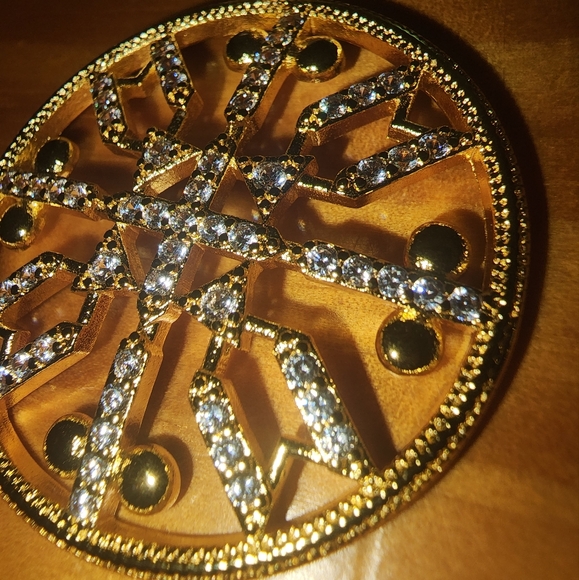 Bekindot Gold Earrings - Picture 5 of 5